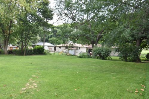 1647 Rushmore Dr, Waukesha WI  53188-2213 exterior