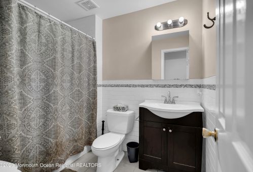 955 Hearthstone Dr, Lakewood NJ  08701-5513 exterior