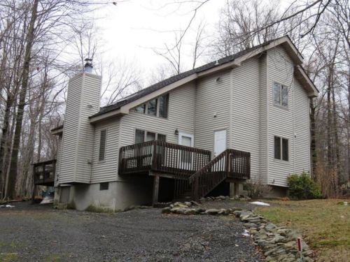 70 Lehigh River Dr, Gouldsboro, PA 18424-8988