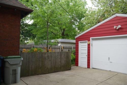 3274 Downer Ave, Milwaukee, WI 53211-3105