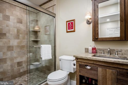 527 Tennis Ave, Prospectville PA 19002-6016 exterior