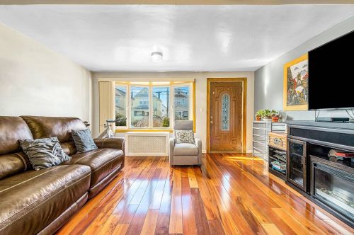 93-27 214th St, Jamaica, NY 11428-1044