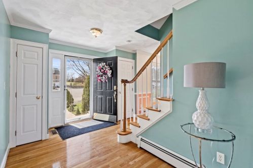 91 Juniper Dr, Saugus, MA 01906-3164