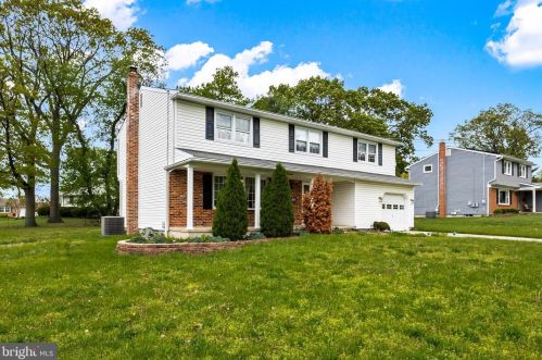 100 Oakwood Dr, Riverton, NJ 08077-2909