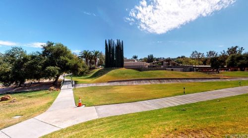 18925 Circle Of The Oaks, Santa Clarita CA  91321-1420 exterior