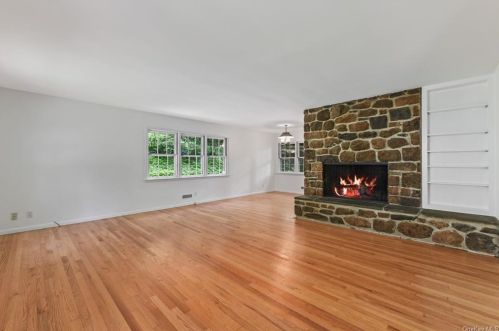 115 Barnegat Rd, Scotts Corners, NY 10576-2116