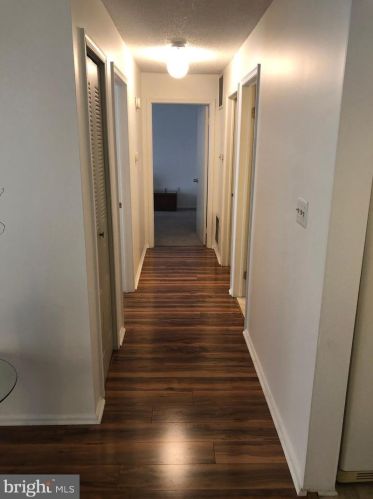 7 Holly Ct, Trenton NJ  08619-4631 exterior