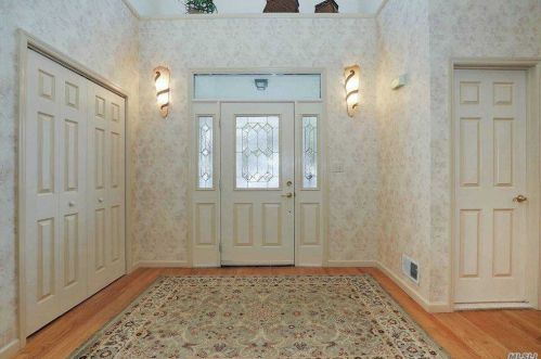 106 Hadley Pl, Huntington Station, NY 11747-4274
