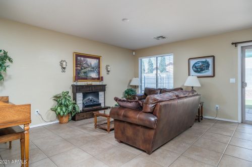 13912 Country Gables Dr, Sun City, AZ 85379-8617
