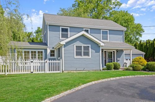 26 Bonheur Rd, Bridgeport, CT 06611-3404