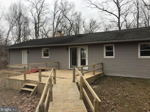42 Jumper Rd, Lees Cross Roads, PA 17257-9723