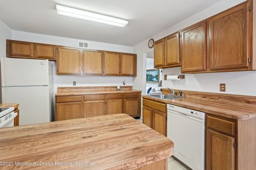 38 Jeanette St, Berkeley Township NJ  08721-3517 exterior