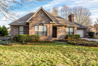 1720 Westcliff Dr, Maryville, TN 37803-6300