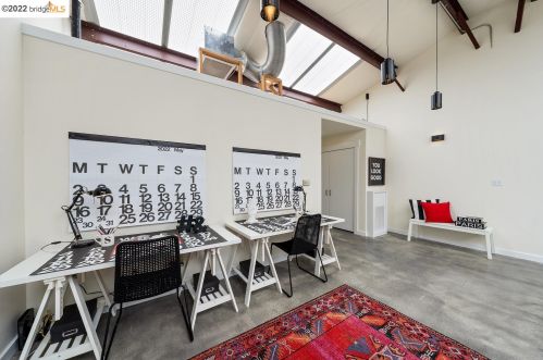 2858 Helen St, Oakland CA  94608-4028 exterior