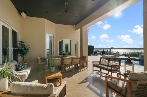 4828 Peninsula Dr, Daytona Beach FL 32127-7203 exterior