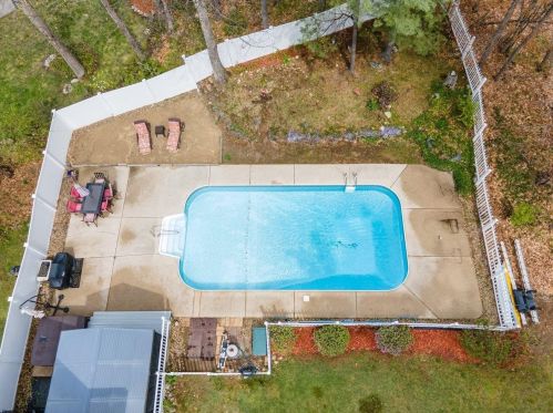 24 Severance Dr, Londonderry NH  03053-3118 exterior