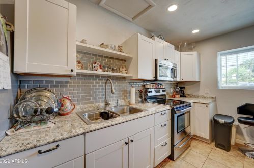 7830 17 Ave, Phoenix AZ 85023-2569 exterior