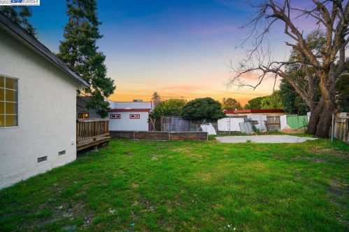 2954 Clearland Cir, West Pittsburg CA  94565-3243 exterior