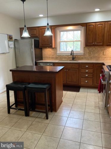 303 Orchard Cir, Hamilton VA  20158-9700 exterior