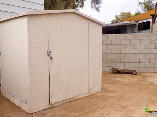 69370 Poolside Dr, Desert Hot Springs CA  92241-8727 exterior