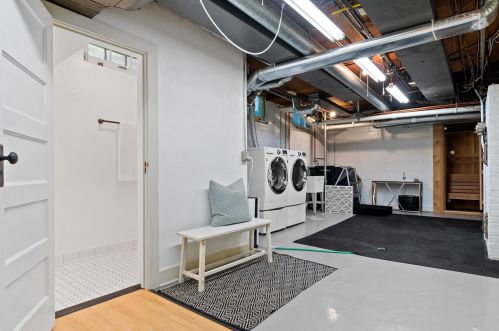 4108 Lk Dr, Milwaukee WI 53211-1719 exterior