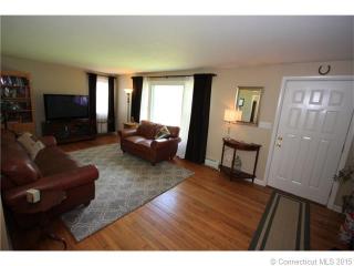 1784 Long Hill Rd, Guilford, CT 06437-1572