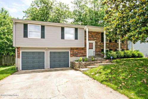 11322 Leesburg Pl, Louisville, KY 40241-1841