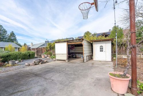 6530 Old Redwood Hwy, Santa Rosa CA  95403-1480 exterior