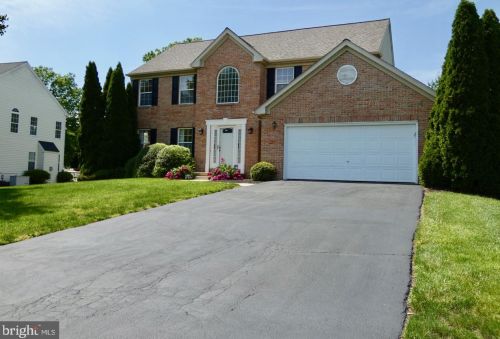 104 Secretariat Ct, Bear, DE 19701-3317
