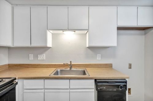 2500 Burleson Rd, Austin TX  78741-5609 exterior