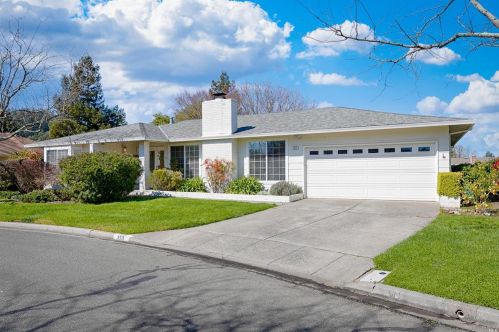 353 Golf Ct, Santa Rosa, CA 95409-6320