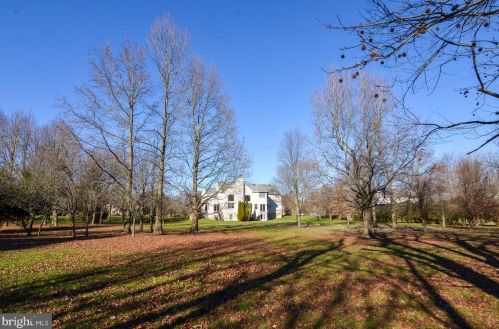 4 Millennium Dr, Columbus NJ  08022-2250 exterior