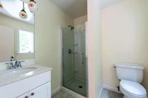 10 Baldwin Dr, Waterford CT  06385-2708 exterior