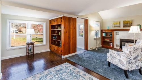 35 Cedar Ave, Waterbury, CT 06705-2702