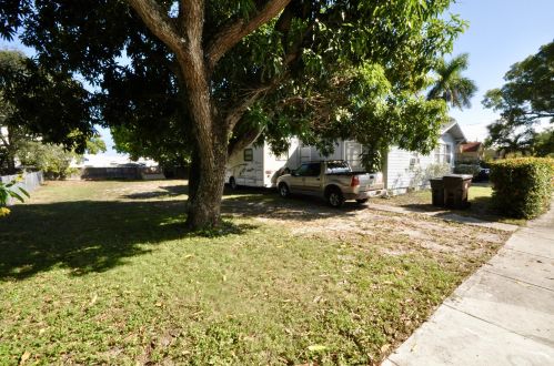 4010 Garden Ave, West Palm Beach FL  33405-2578 exterior