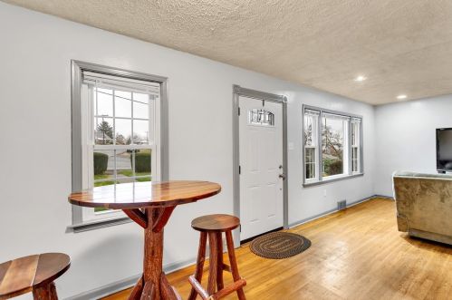 6 Longvue Cir, Ambridge PA  15003-1121 exterior