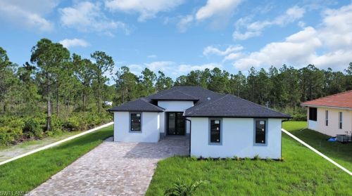 941 Alcutt St, Lehigh Acres, FL 33974-5777