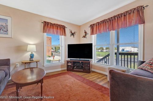 271 Kearney Ave, Pelican Island NJ  08751-1822 exterior