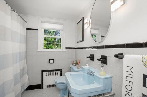 25 Adams Ave, Milford CT  06460-6501 exterior