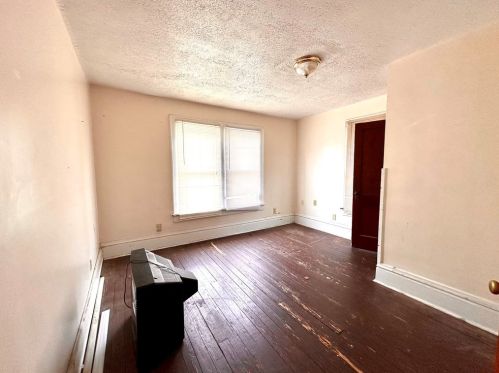 735 Oakland Ave, Hermitage PA  16146-2390 exterior