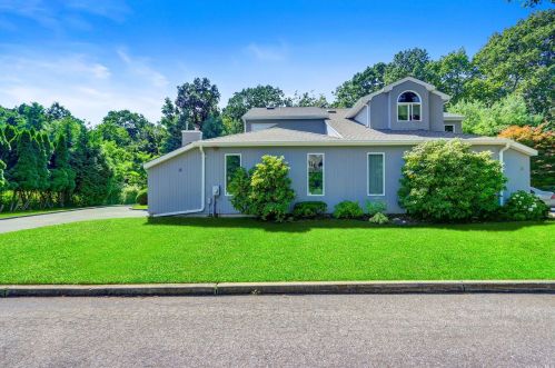 12 Wood Path Dr, Northport, NY 11768-3519