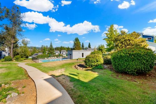 127 Rockwood Dr, Grass Valley CA  95945-5636 exterior