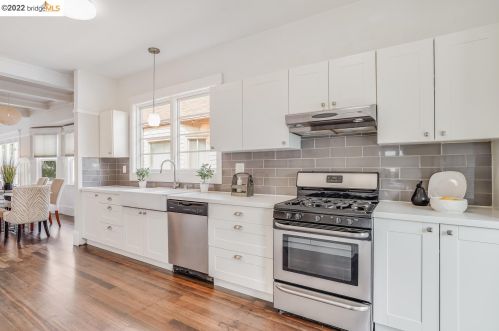 721 45 St, Oakland CA 94609-1802 exterior