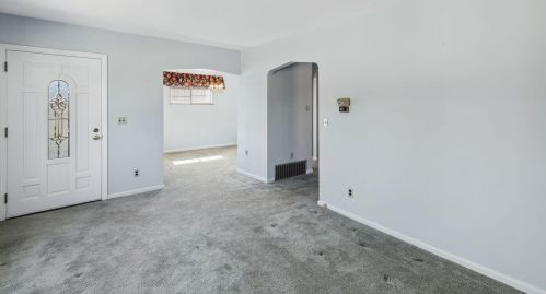 323 Swan Cir, Covington KY  41018-1937 exterior