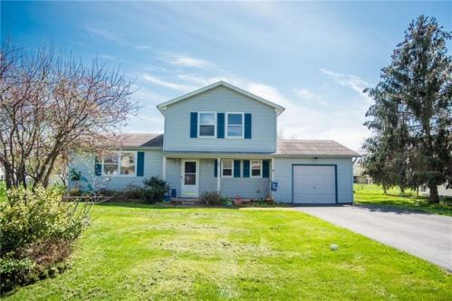 52 Woodstock Ln, Brockport, NY 14420-9449