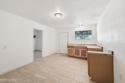 302 Oregon St, Tucson AZ  85706-3250 exterior