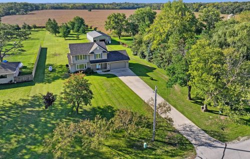 14723 Braun Rd, Sturtevant, WI 53177-3016