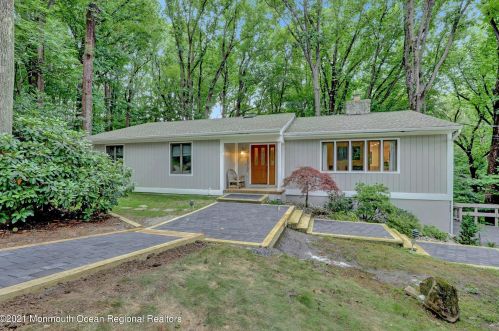 27 Overlook Dr, Holmdel Village, NJ 07733-1315