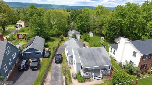 20 Loudoun St, Lovettsville VA  20180-8510 exterior