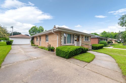 4843 89th St, Milwaukee, WI 53225-4105